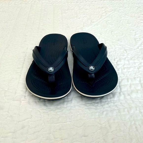 Brand New!  Boys Croc flip flops.  Size 1 - Picture 3 of 4